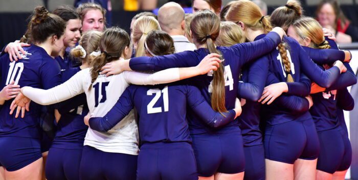 CUNE volleyball defeats Hastings, maintaining undefeated record